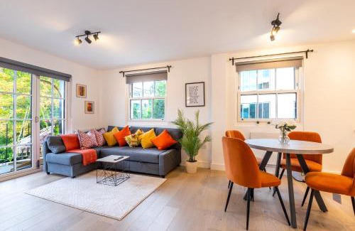 Turnham Green Apartment | Stylish 2BR Apartment With Balcony Next To Station