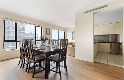 Chinatown Apartment | Stylish & Cozy 4BR Retreat with FREE Parking