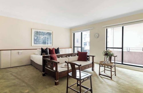 Chinatown Apartment | Stylish & Cozy 4BR Retreat with FREE Parking