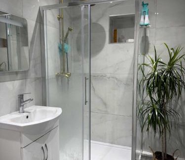 High Wycombe House | Stylish Self Contained Unit - High Wycombe