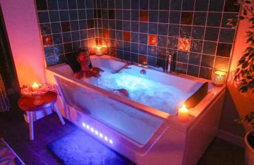 Amiens Apartment | Suite ZEN 32m2 Centre ville Spa & Table massage &Parking