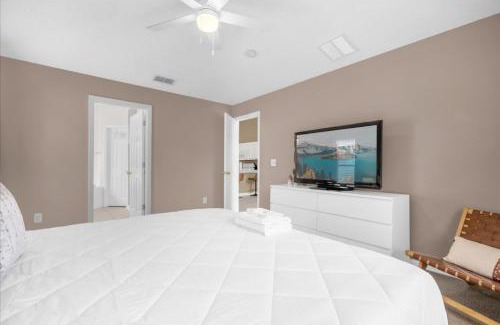 Kissimmee House | Summer Getaway - 5-Bedroom Home with Private Pool!