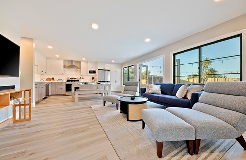 North Clairemont House | Sun Diego Poolside Paradise 3BD/2BA in Clairemont, 15 minutes from Beach!