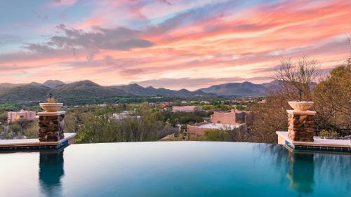 Cave Creek House | Sunbeam by AvantStay Elegant Private Desert Home w Infinity Pool Spa View