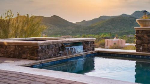 Cave Creek House | Sunbeam by AvantStay Elegant Private Desert Home w Infinity Pool Spa View