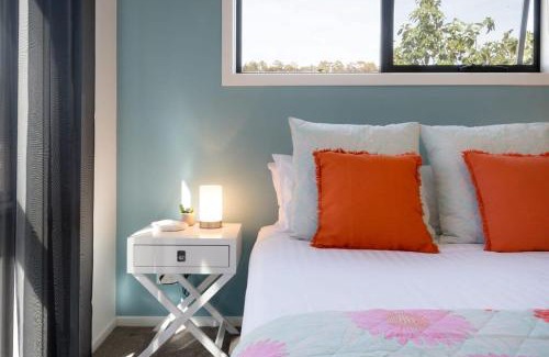 West Launceston Apartment | Sunny Delight: WiFi & Parking