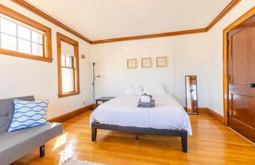 Oak Square House | Sunny Private Bedroom #B