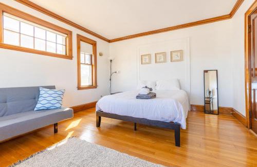 Oak Square House | Sunny Private Bedroom #B