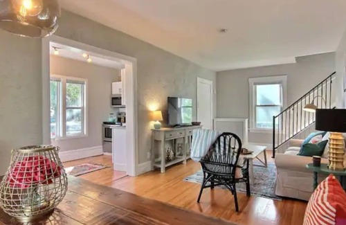 Merriam Park West House | Sunny Saint Thomas Side-by-Side!