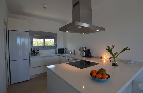 Lo Rufete Villa | Sunny Villa with Fenced Garden