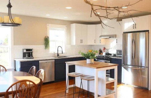 Lovettsville House | Sunset View Bungalow