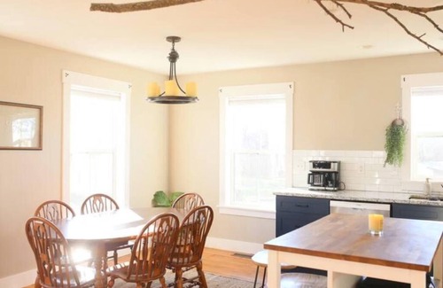 Lovettsville House | Sunset View Bungalow