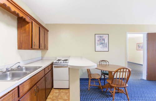 Sallisaw Hotel | Super 8 by Wyndham Sallisaw