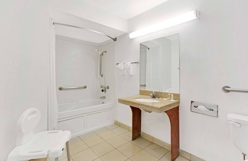Downtown Tucson Hotel | Super 8 by Wyndham Tucson Downtown Convention Center