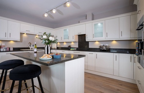 Waterhead Apartment | Superb Apartment - Spacious - Lake Views