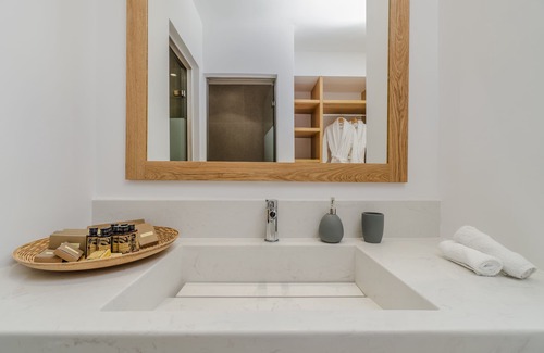 Santorini House | Symphony Suites
