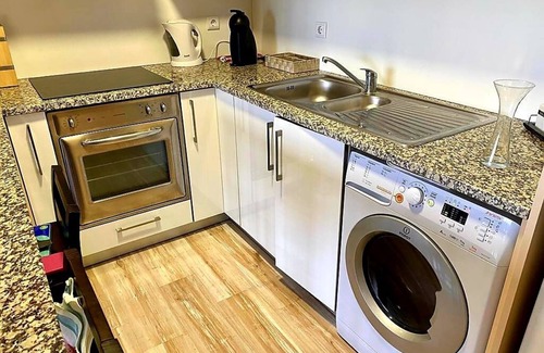 Pedrogao Apartment | T2 by the beach, with pool, WIFI and cable TV, in Praia do Pedrogão