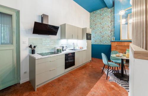 Nimes City Centre Apartment | T2 Climatisé de charme, pour couple proche Arènes MaisonCarréeConciergerie