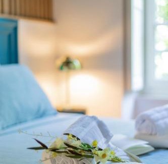 Nimes City Centre Apartment | T2 Climatisé de charme, pour couple proche Arènes MaisonCarréeConciergerie