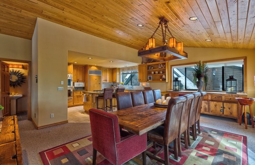 Elk Point House | TAHOE LUXURY HOME! PRIVATE BEACH! Gated Community, Lake Views, Hot Tub, Max 8