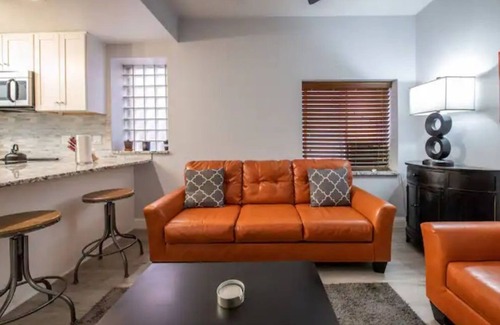 West Highland Condo | Tennyson Gem- New renovation, enjoy longer stays