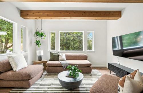 Kerns House | The Adelynn - 5BR Luxury in Walkable Portland