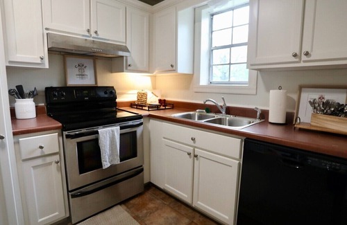 Oxford House | The Ann, Discounted rate for S. Carolina game!