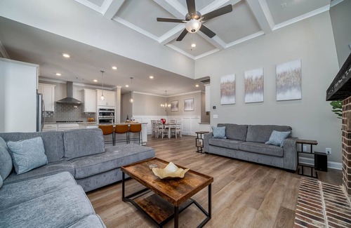 Athens House | The Athens Escape - Minutes from UGA! Go Dawgs!