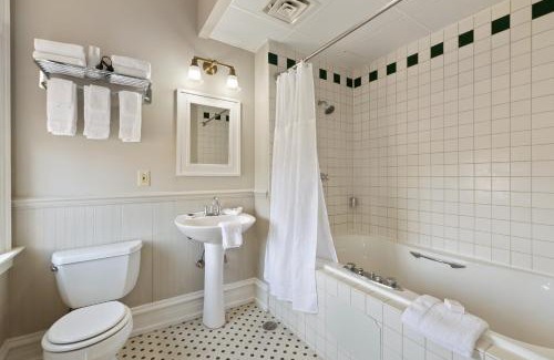Mayville Hotel | The Audubon Inn LLC