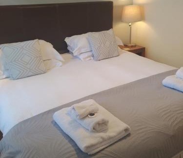 Bath Apartment | The Bath House Apartments - Free 1st breakfast - FREE parking