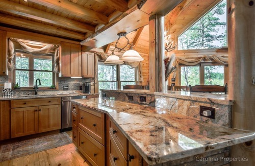Garner Cove Cabin | The Bears Castle - Fire Pit, Hot Tub!