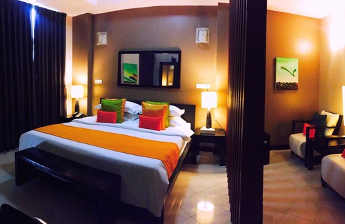 Male Hotel | The Beehive