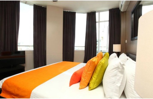 Male Hotel | The Beehive