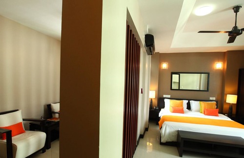 Male Hotel | The Beehive