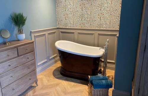 Wooler House | The Blacksmiths Shop Cottage - Sleeps 2 - Hot Tub