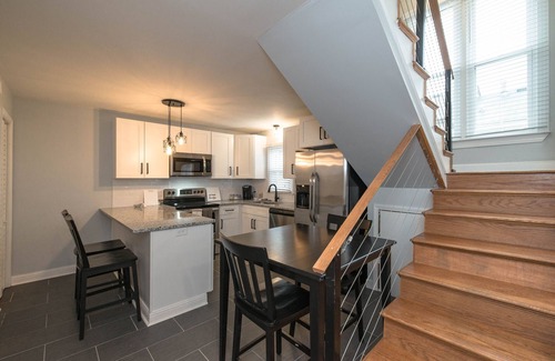 Hillsboro West End Condo | The Cash★Stroll through Hillsboro Village★Free Parking-11 mins to downtown!