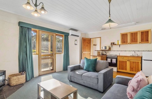 Kettering House | The Clocktower Serene Stay at Herons Rise Vineyard