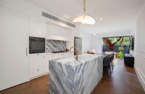 Cooks Hill House | The Cloudscape - Cosy, Modern, and Chic Designer Pad
