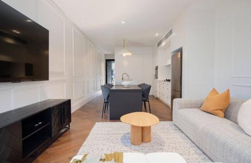 Cooks Hill House | The Cloudscape - Cosy, Modern, and Chic Designer Pad