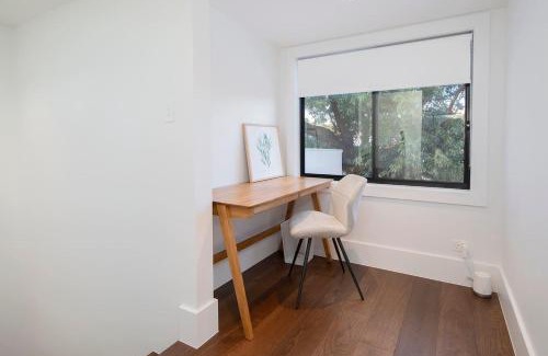 Cooks Hill House | The Cloudscape - Cosy, Modern, and Chic Designer Pad
