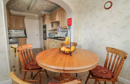 Driffield House | THE CORNER BUNGALOW, pet friendly, with a garden in Great Driffield