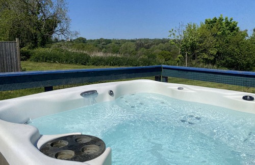 Bishopswood Cottage | THE COW SHED, pet friendly, character holiday cottage in Bishopswood