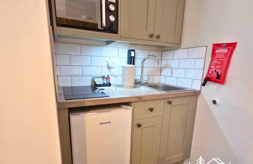 New Forest District House | The Distinguished Squirrel - Room 4 - New Forest