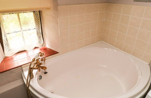 Llandysul Cottage | THE FARMHOUSE, family friendly, with open fire in Brynhoffnant