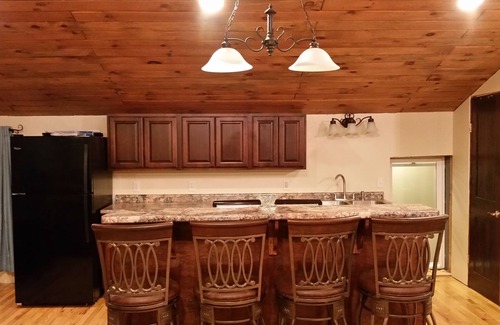 Ontario Apartment | The Hansen House Is Large Open Suite That Sleeps 12. Near Kickapoo River.