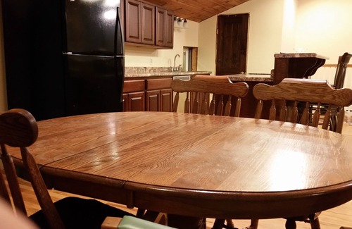 Ontario Apartment | The Hansen House Is Large Open Suite That Sleeps 12. Near Kickapoo River.