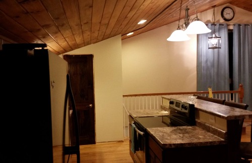 Ontario Apartment | The Hansen House Is Large Open Suite That Sleeps 12. Near Kickapoo River.