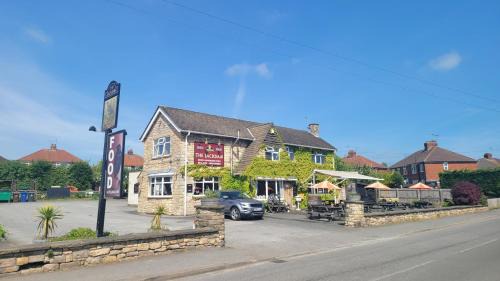 Tadcaster House | the jackdaw pub SELF CATERING STATIC CARAVAN free breakfast supplied