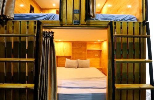 Cat Hai Hostel | The Little Leaf Hostel - Restaurant and Rooftop Bar