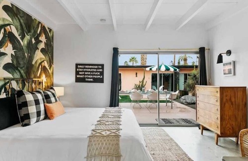 Warm Sands Hotel | The Marley by AvantStay – Mid-Century Modern Retreat with Pool & Mountain Views